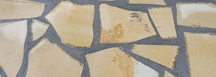 amenagement-exterieur-allee-dallage-pierre-alpes-haute-provence
