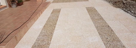 amenagement-exterieur-beton-decoratif-allee-terrasse-alpes-haute-provence